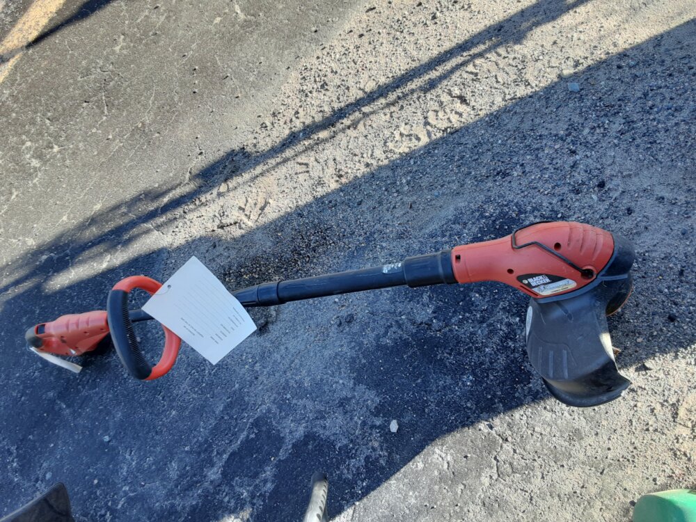 LOT #102 Black and Decker Weed Wacker