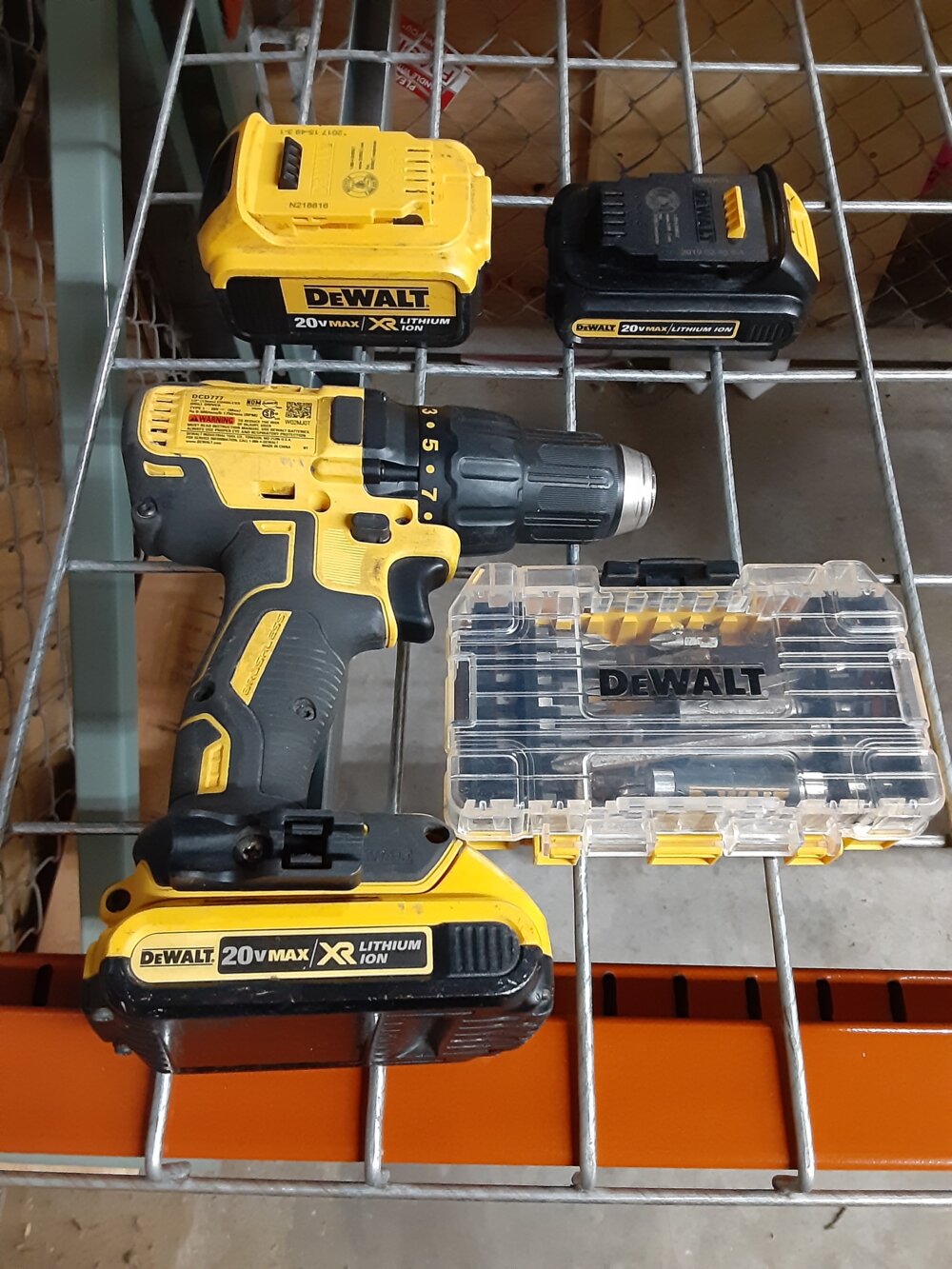 Lot #16-25 Dewalt Drill/battery    Reposted, previous bids voided