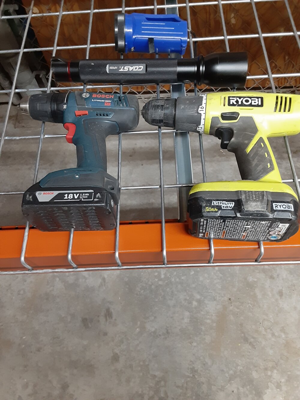 Lot 14-25 Drills Ryobi/Bosch flashlights