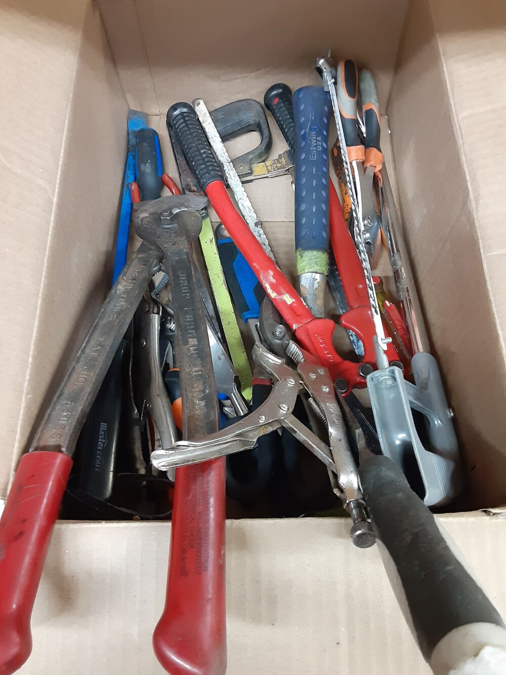 Lot 12-25 Asst tools